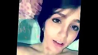 cute teen girl masturbates fingering her pussy con cam
