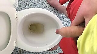 japanese girls pissing toilet