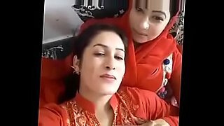 two girl slep one sex