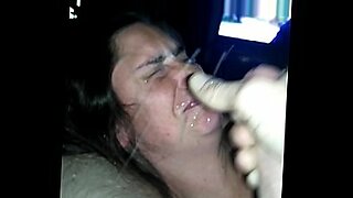 teen girl eating mom cuming from her pussy